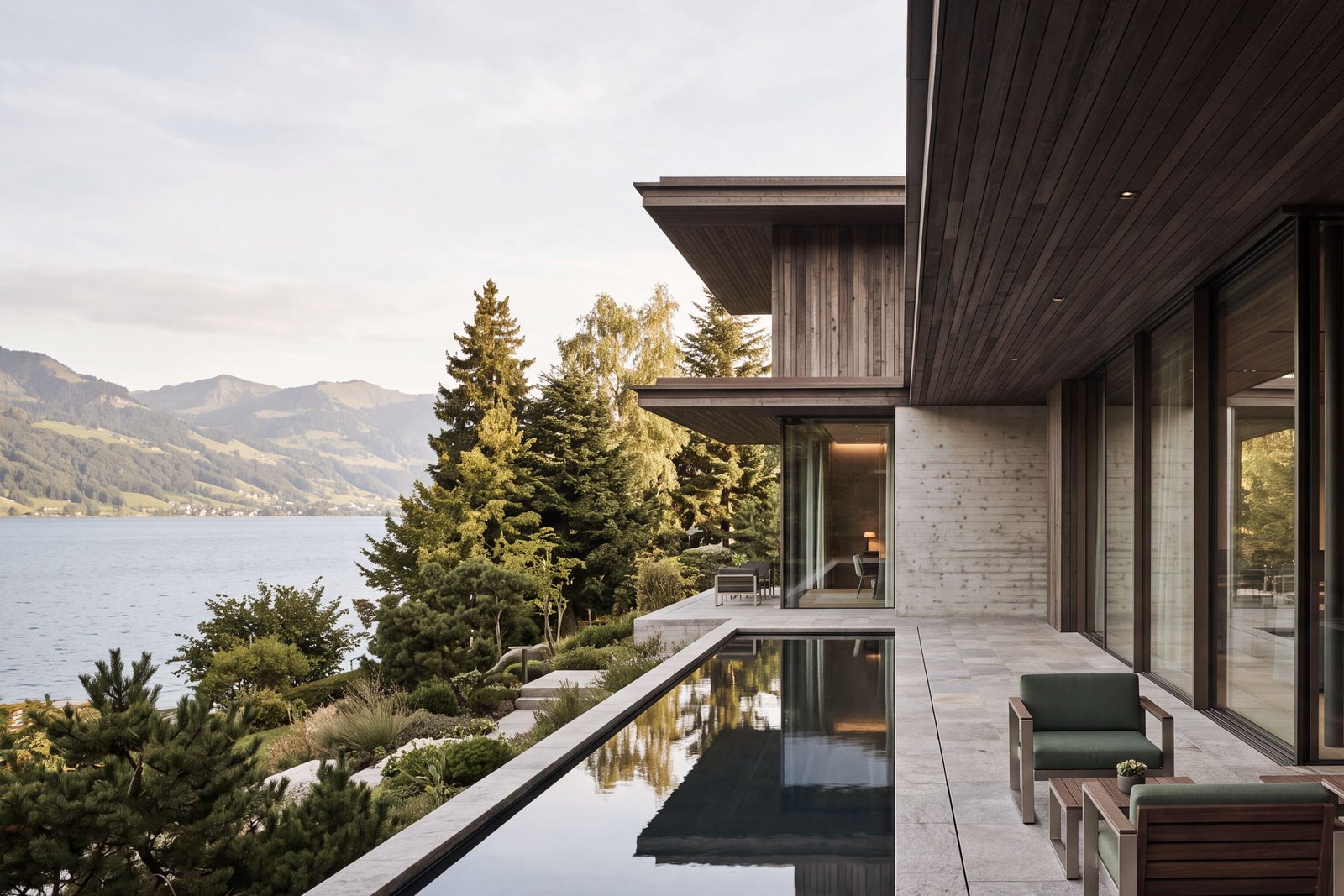 Haus über einem See, Bergpanorama im Morgenlicht, Pool und Terrasse